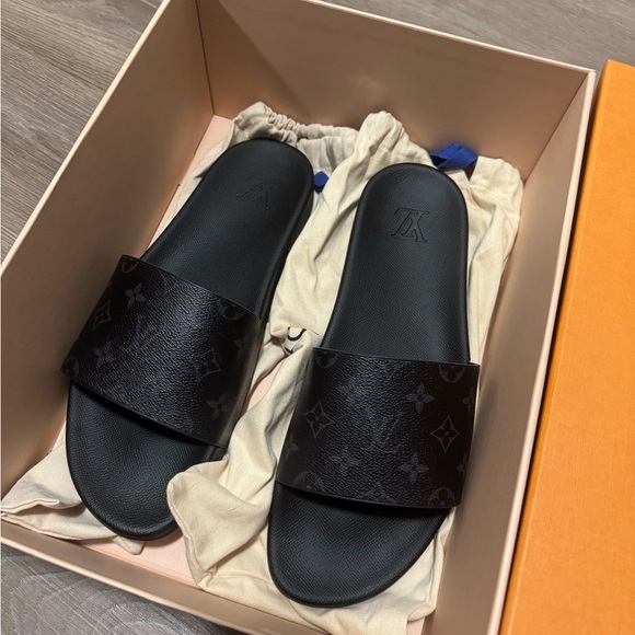 Louis Vuitton men’s waterfront mules - Picture 3 of 5